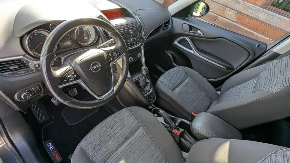 OPEL Zafira -