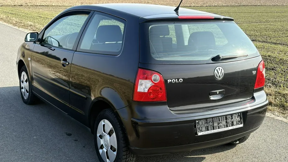 VOLKSWAGEN Polo -