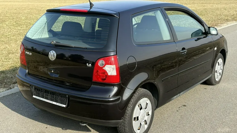 VOLKSWAGEN Polo -