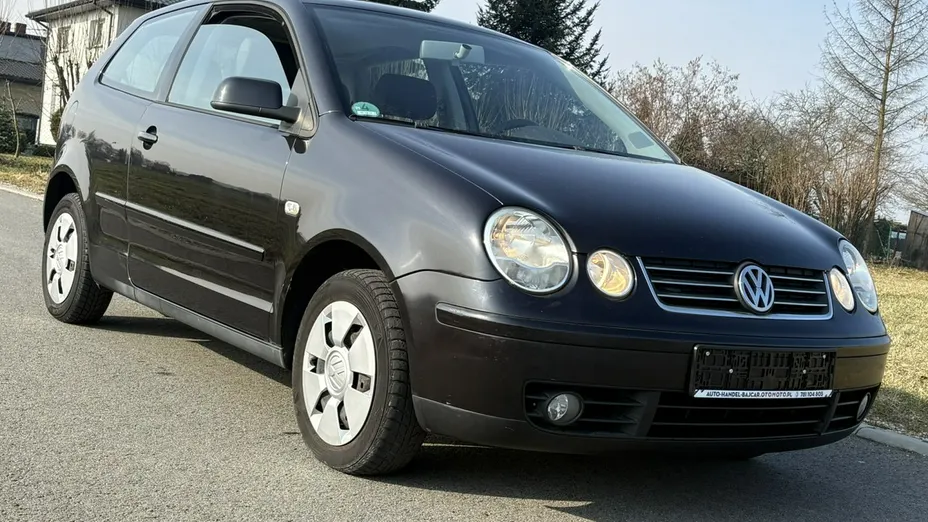 VOLKSWAGEN Polo -