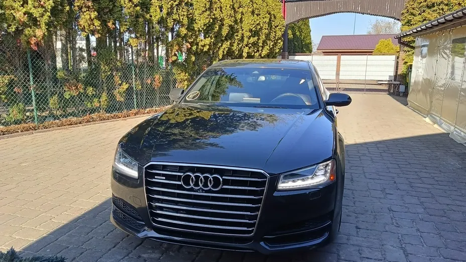 AUDI A8 -
