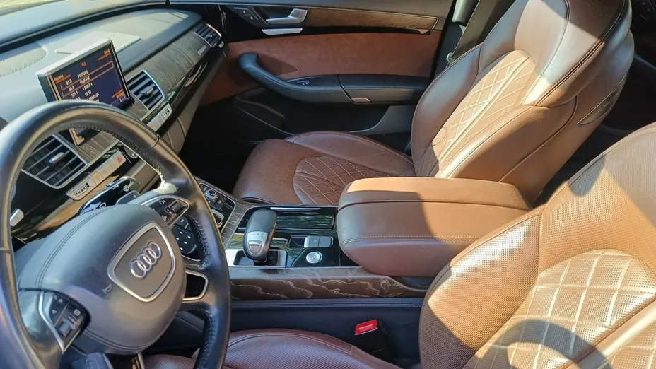 AUDI A8 -