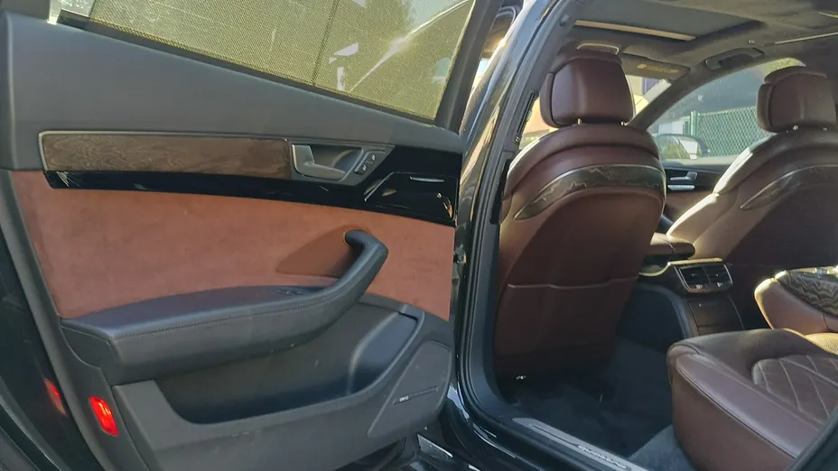 AUDI A8 -