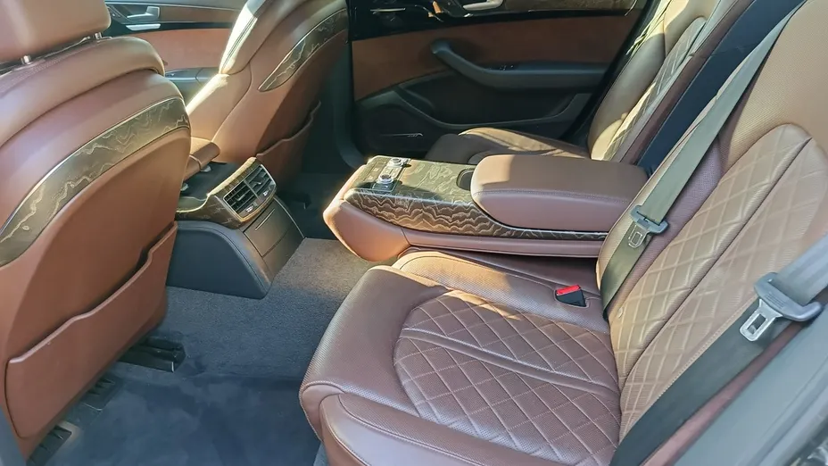 AUDI A8 -