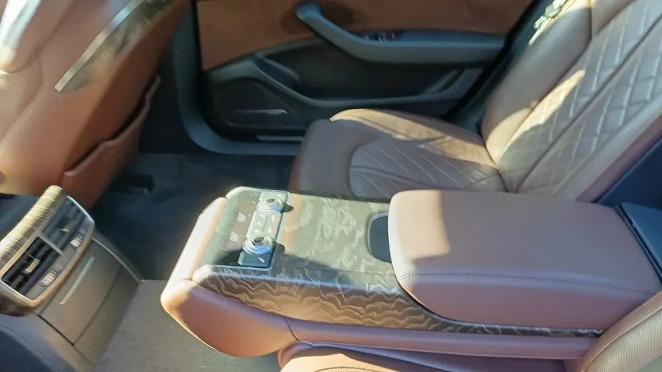 AUDI A8 -