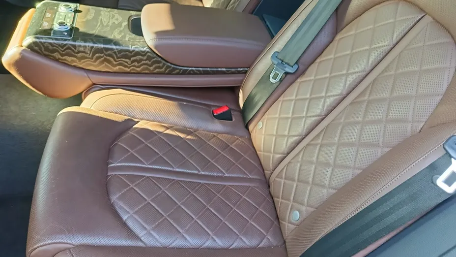 AUDI A8 -