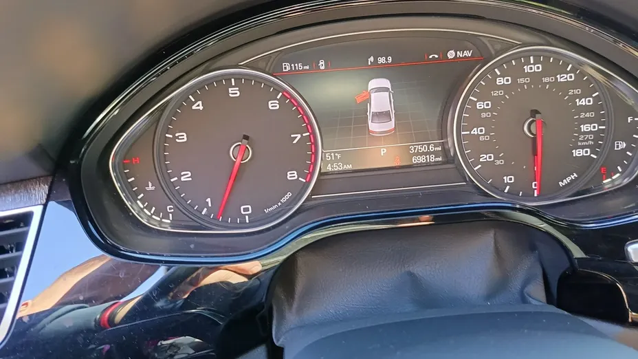 AUDI A8 -