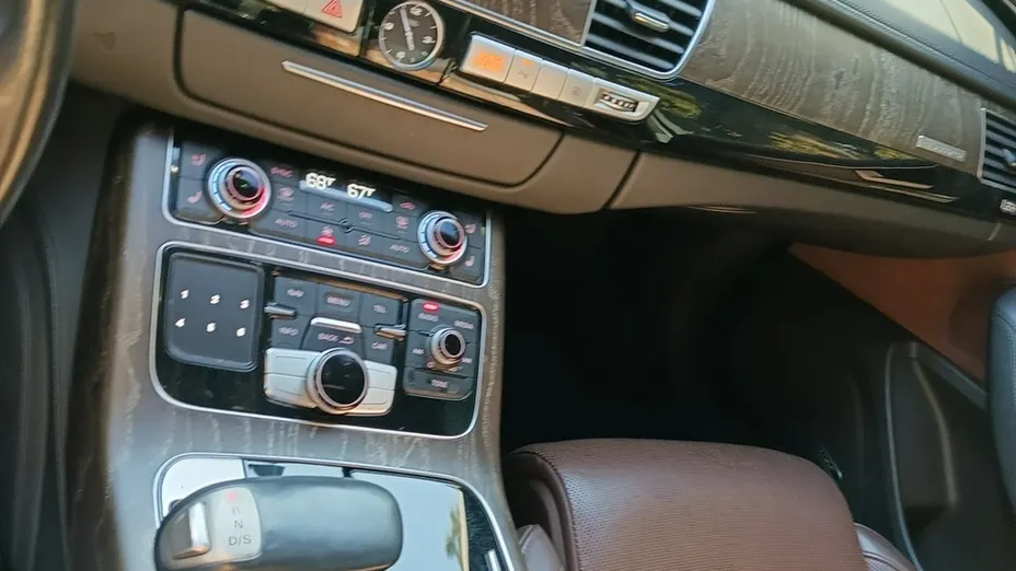 AUDI A8 -