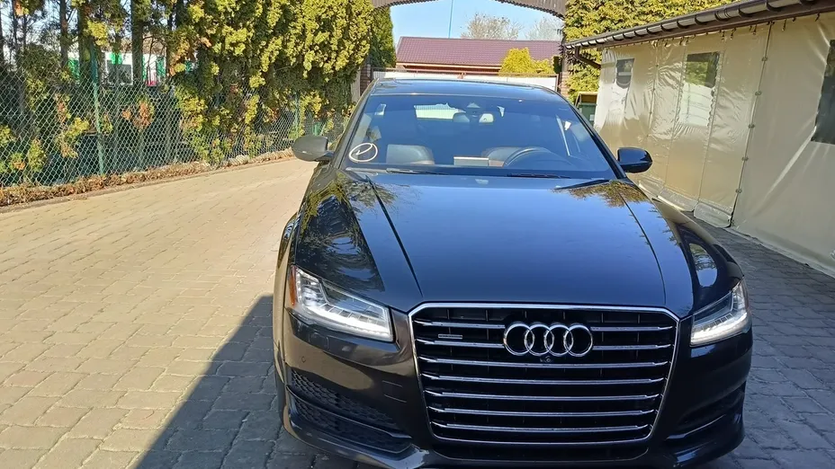 AUDI A8 -