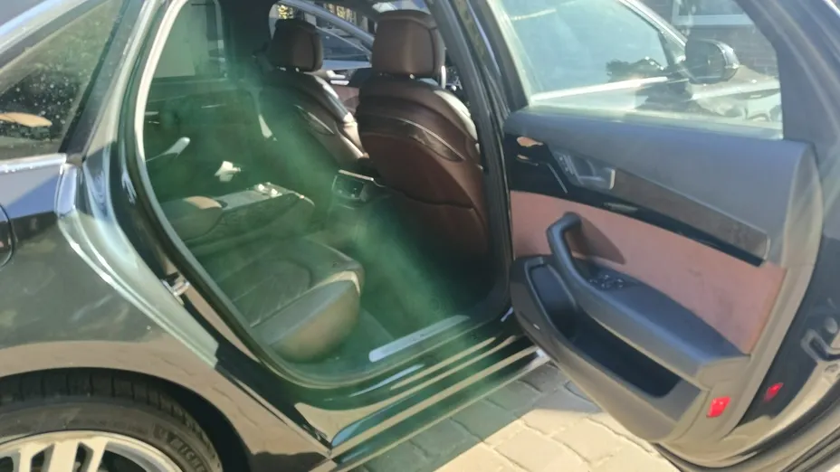 AUDI A8 -