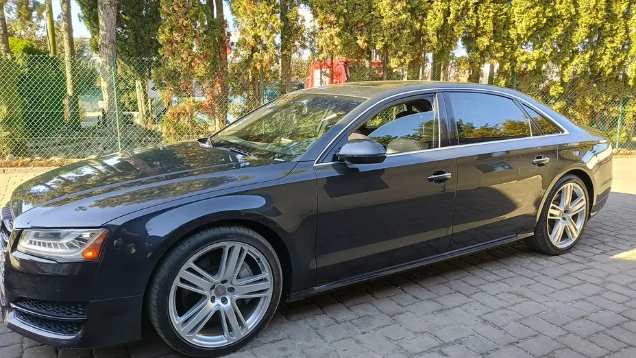 AUDI A8 -