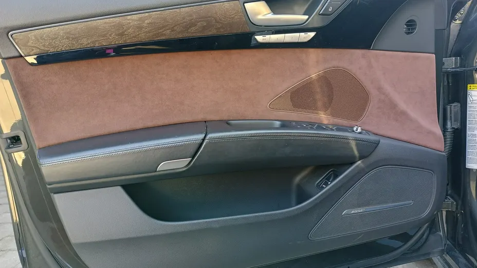 AUDI A8 -