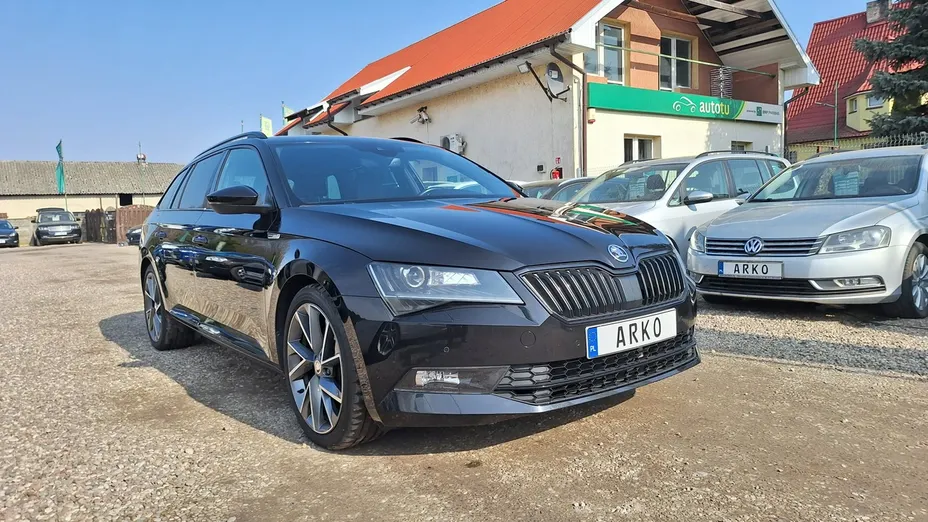 SKODA Superb -