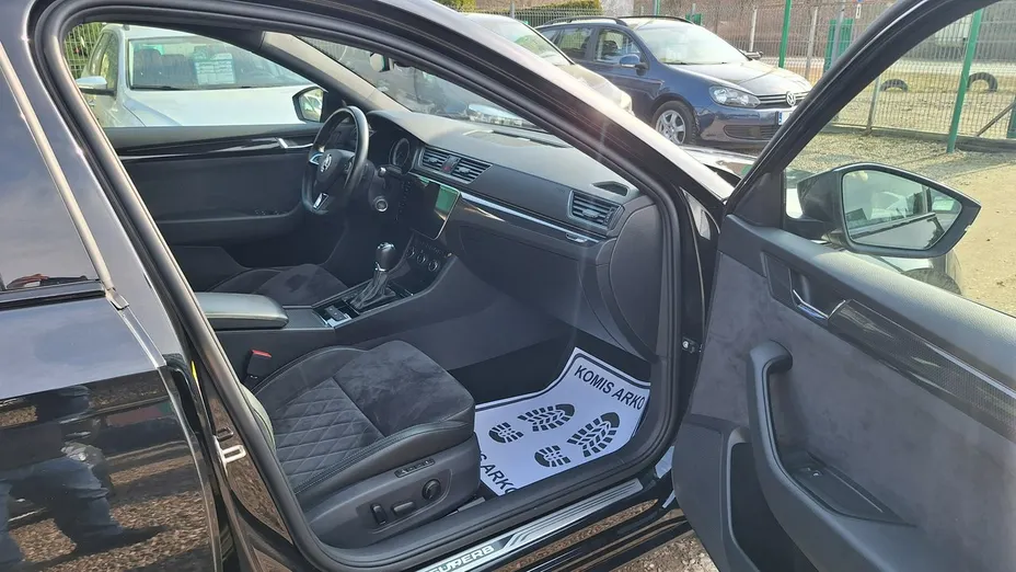 SKODA Superb -