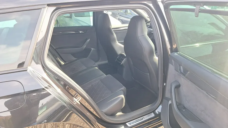 SKODA Superb -