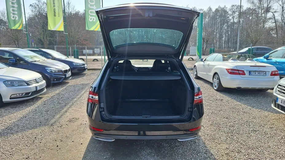 SKODA Superb -