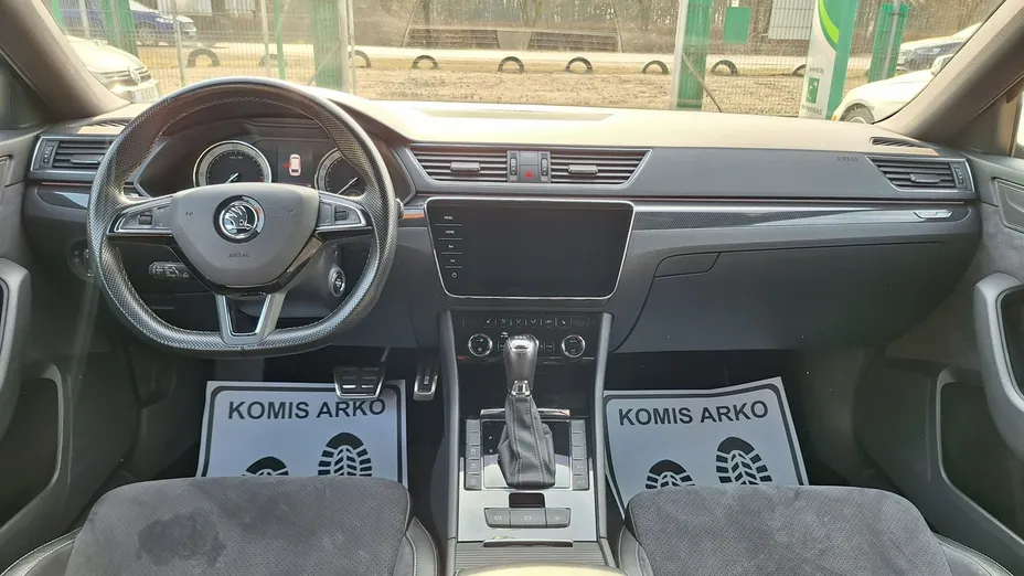 SKODA Superb -
