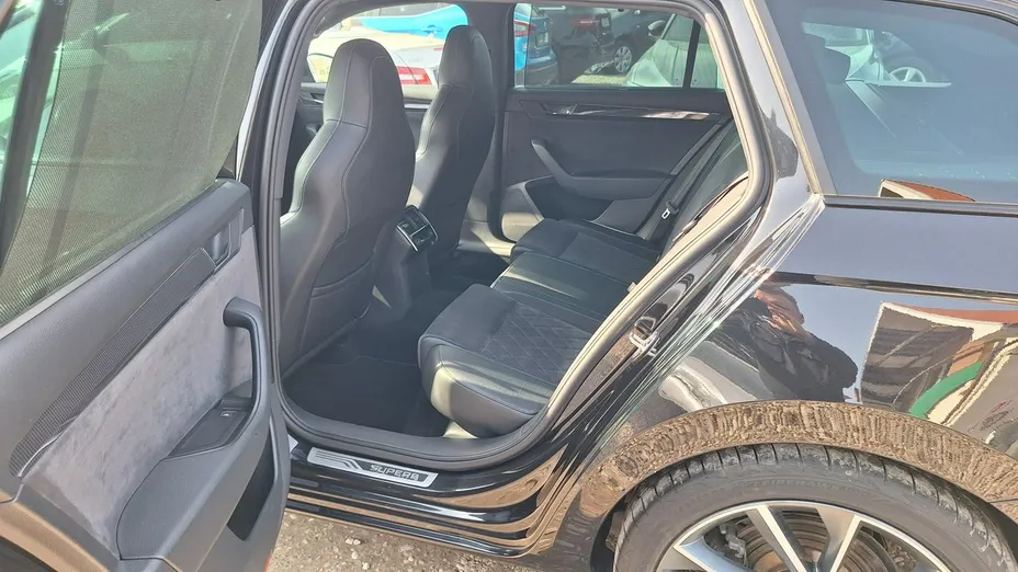 SKODA Superb -