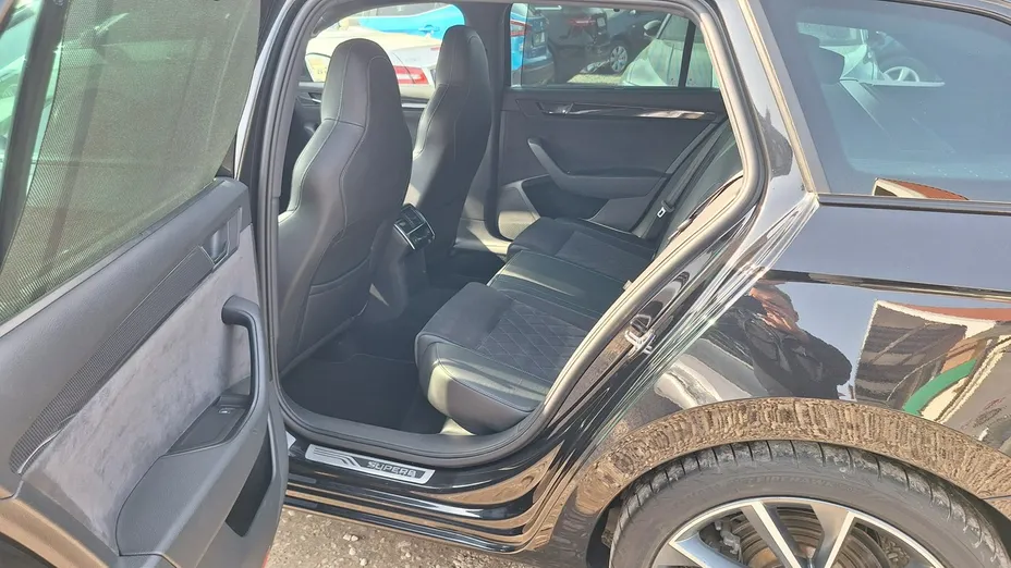 SKODA Superb -