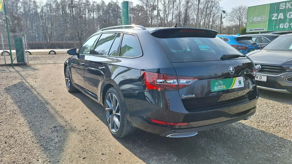 SKODA Superb -