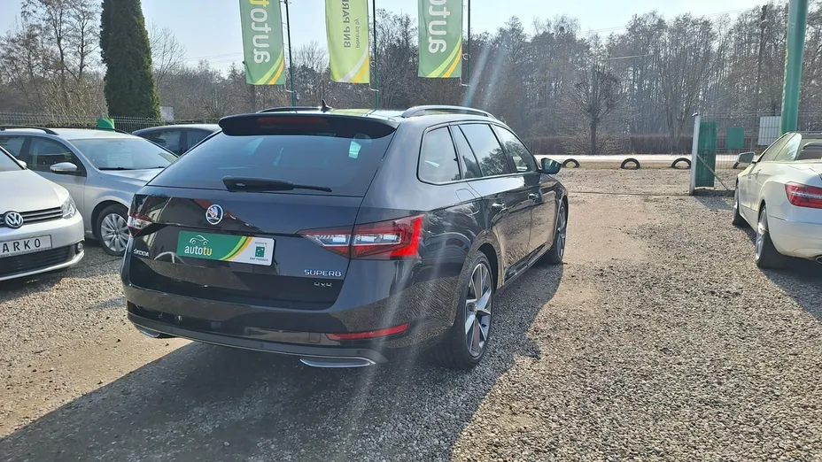 SKODA Superb -