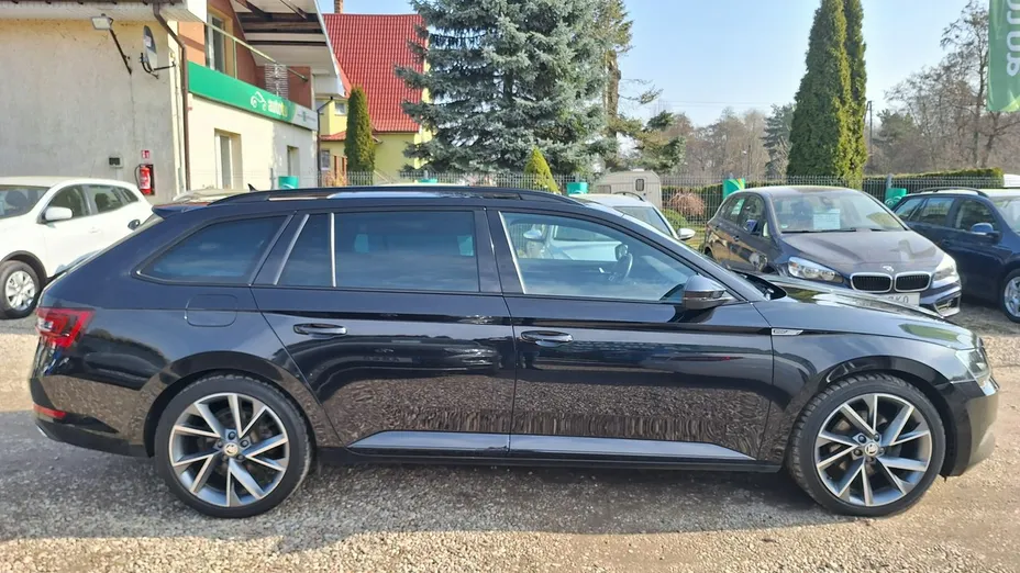 SKODA Superb -