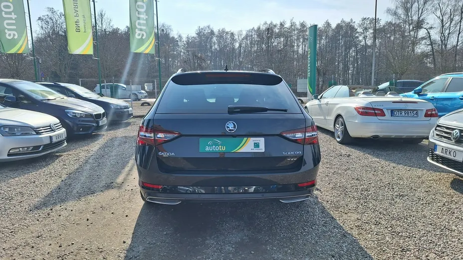 SKODA Superb -