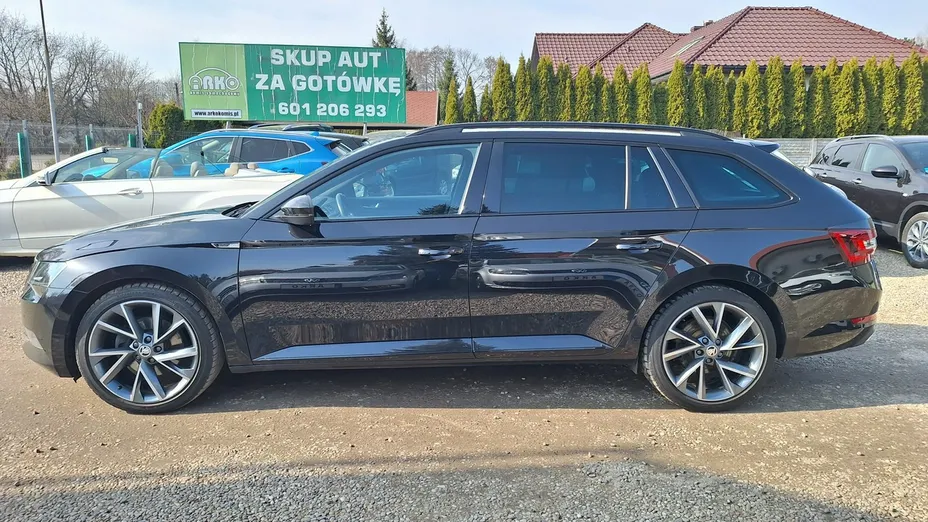 SKODA Superb -