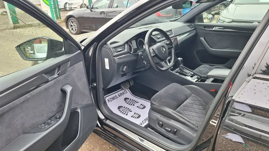 SKODA Superb -