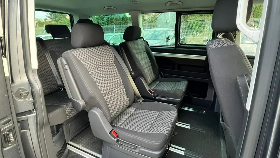 VOLKSWAGEN Multivan -