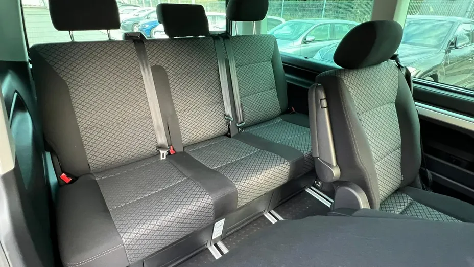 VOLKSWAGEN Multivan -