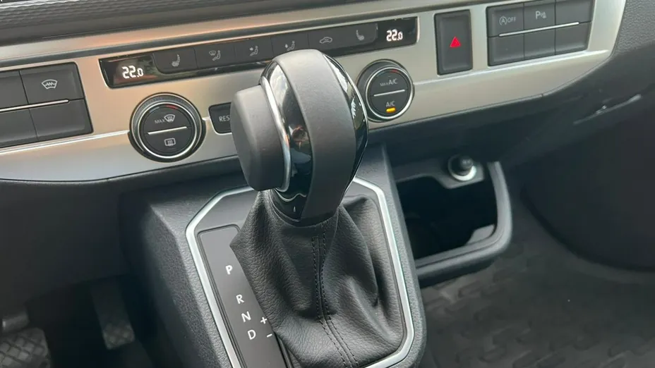 VOLKSWAGEN Multivan -