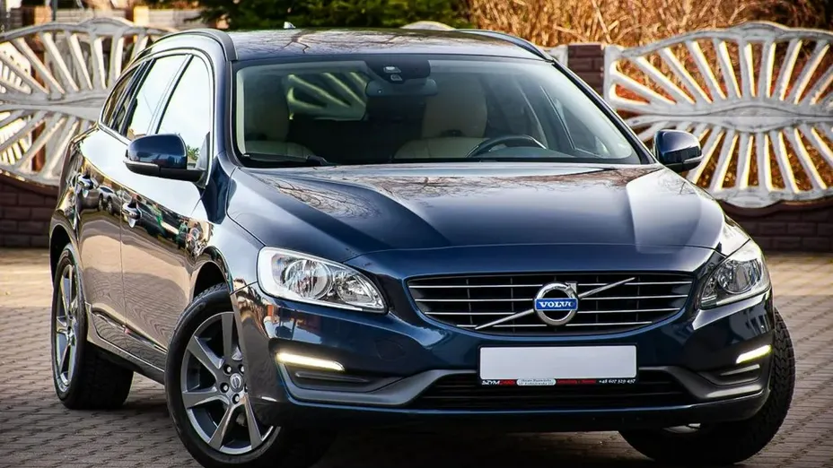 VOLVO V60 -
