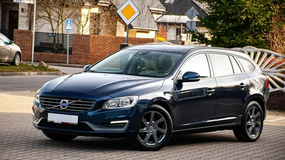 VOLVO V60 -