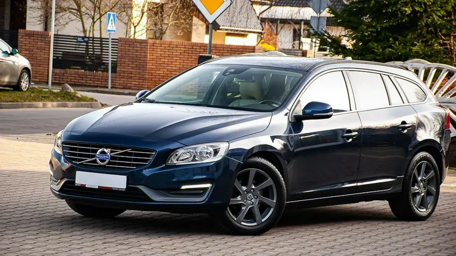 VOLVO V60 -