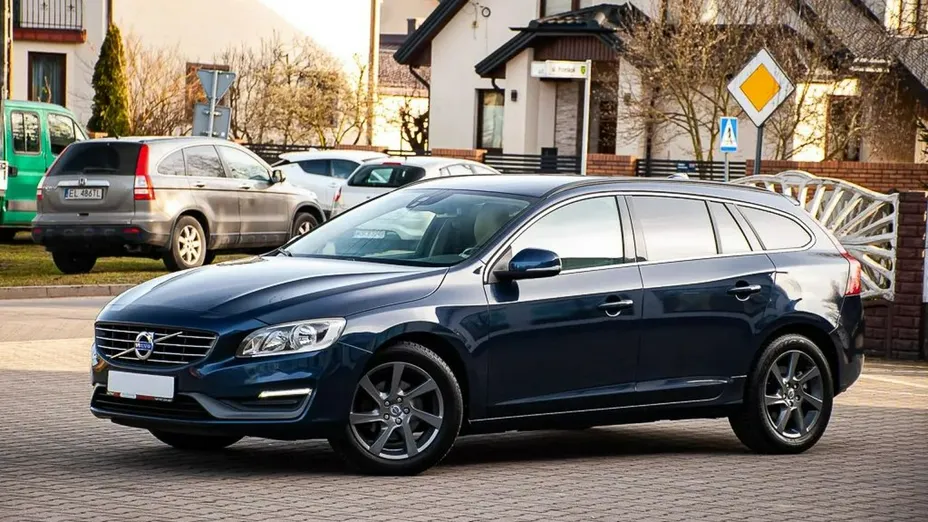 VOLVO V60 -