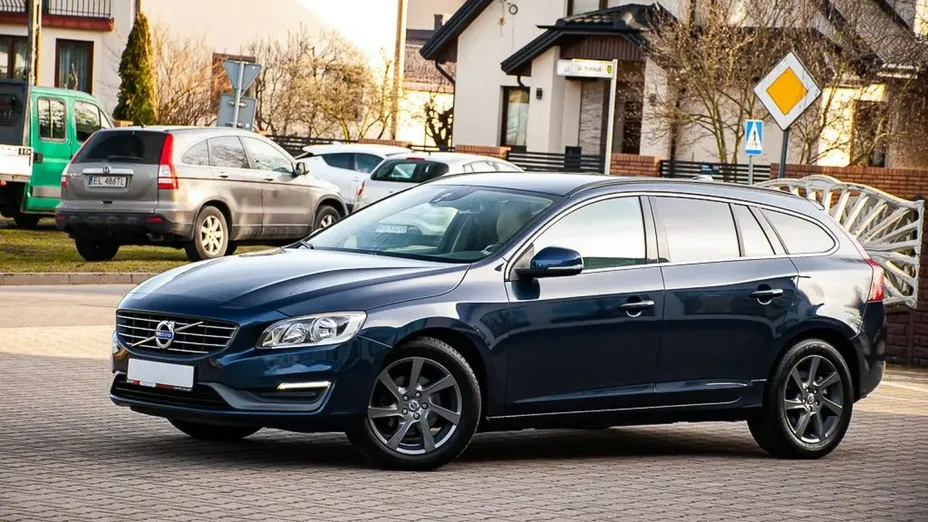 VOLVO V60 -