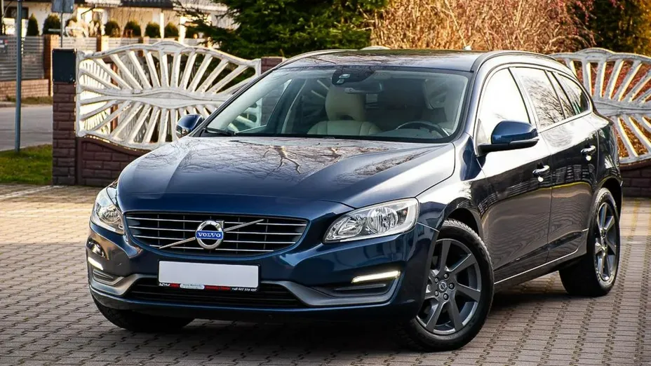 VOLVO V60 -