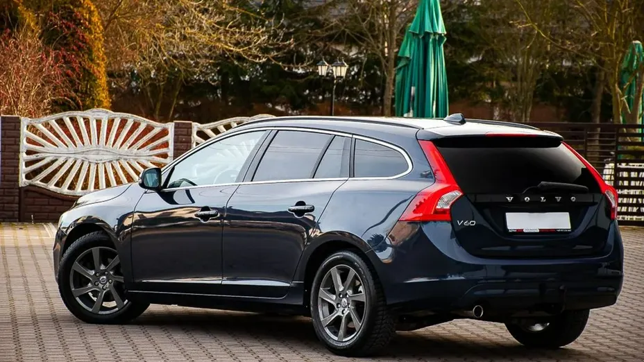 VOLVO V60 -