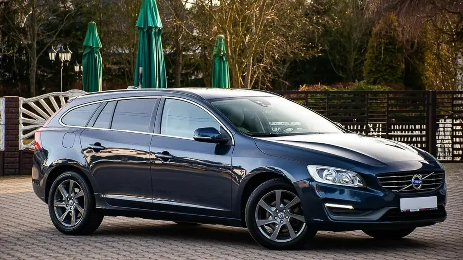 VOLVO V60 -