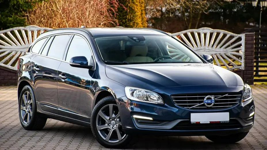 VOLVO V60 -