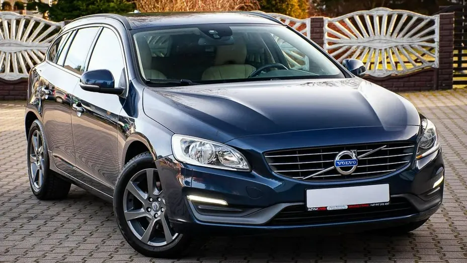 VOLVO V60 -