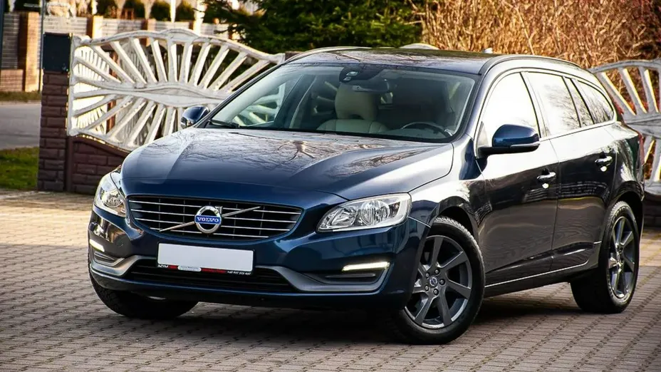 VOLVO V60 -