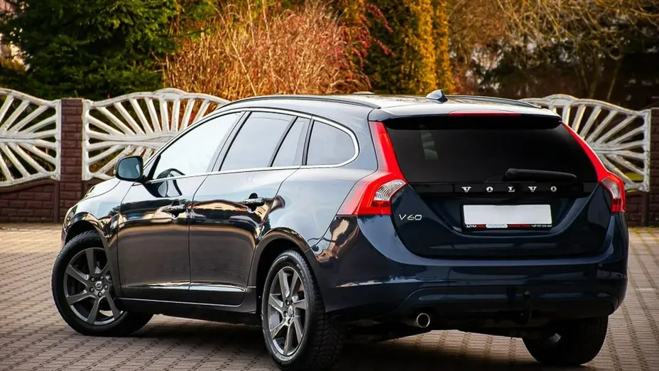 VOLVO V60 -