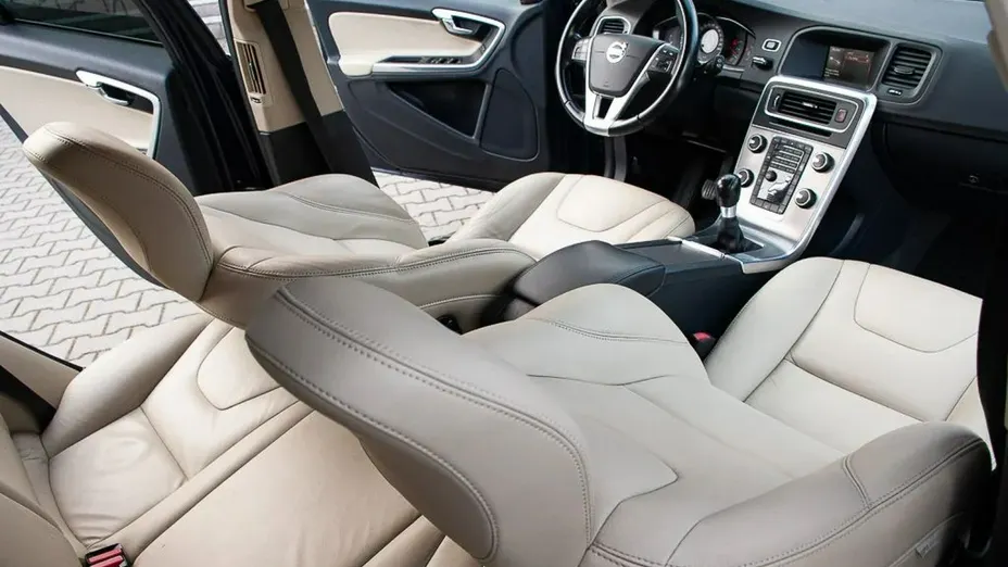 VOLVO V60 -