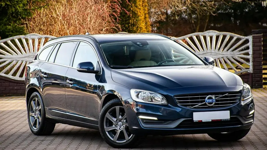VOLVO V60 -