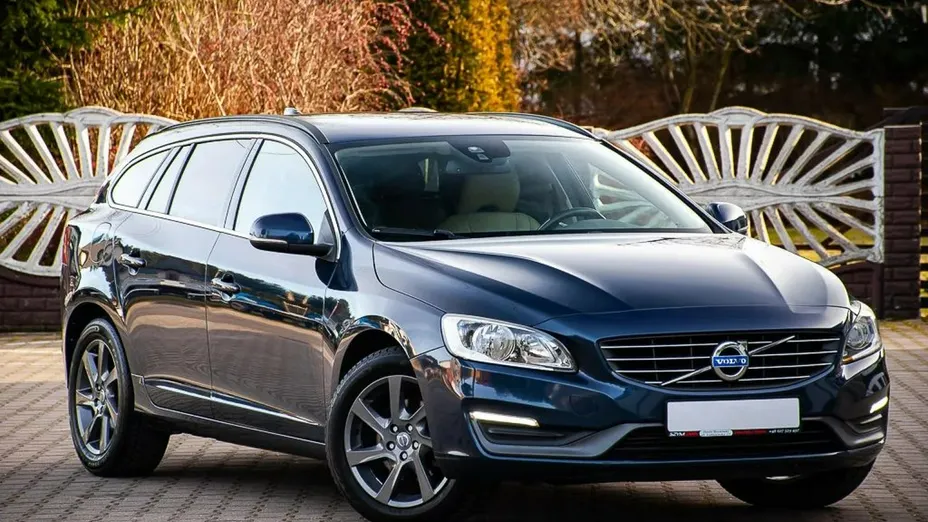 VOLVO V60 -