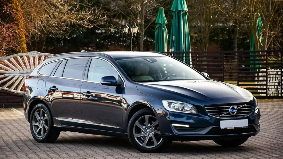 VOLVO V60 -