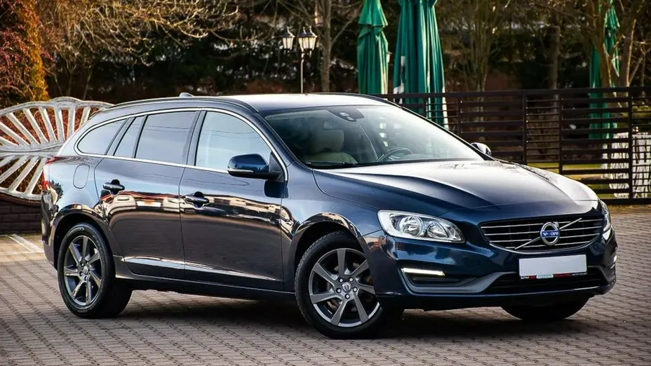 VOLVO V60 -