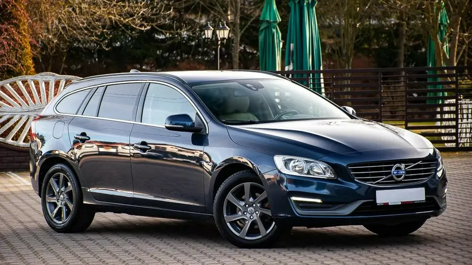 VOLVO V60 -